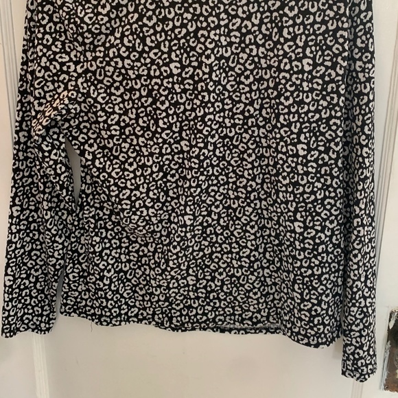 Suzy Shier mock neck top w/ asymmetrical cut out at neckline black & white print - Picture 11 of 12